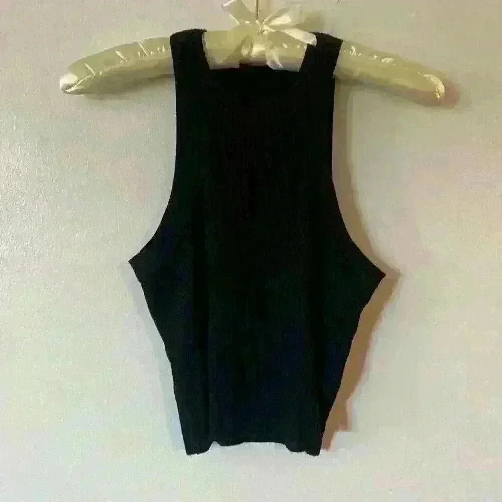 Wsly cropped black top size M